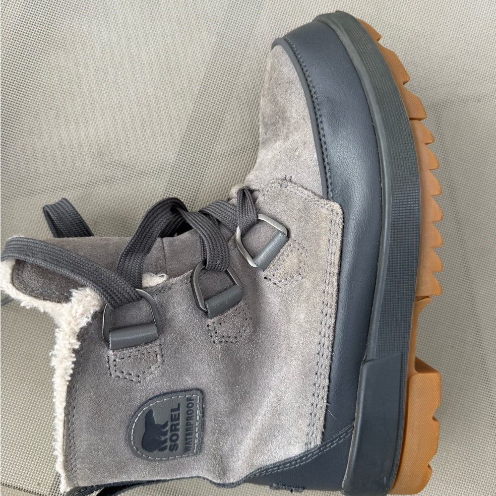 Sorel Gray and Black Winter Boots
